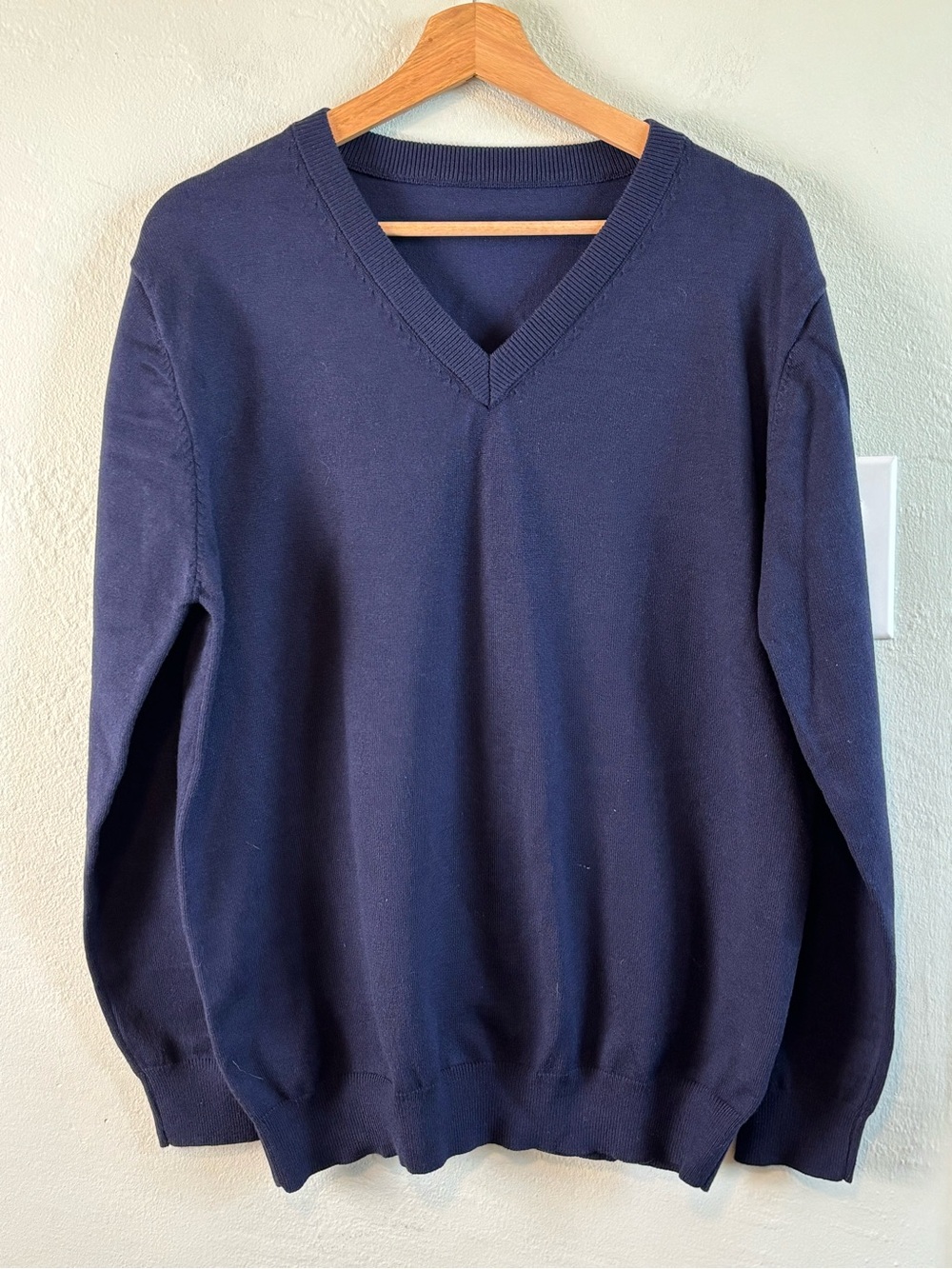 Bundle 2/$30! Men's Like New Navy Blue V-Neck Sweater Size Large Preppy Work